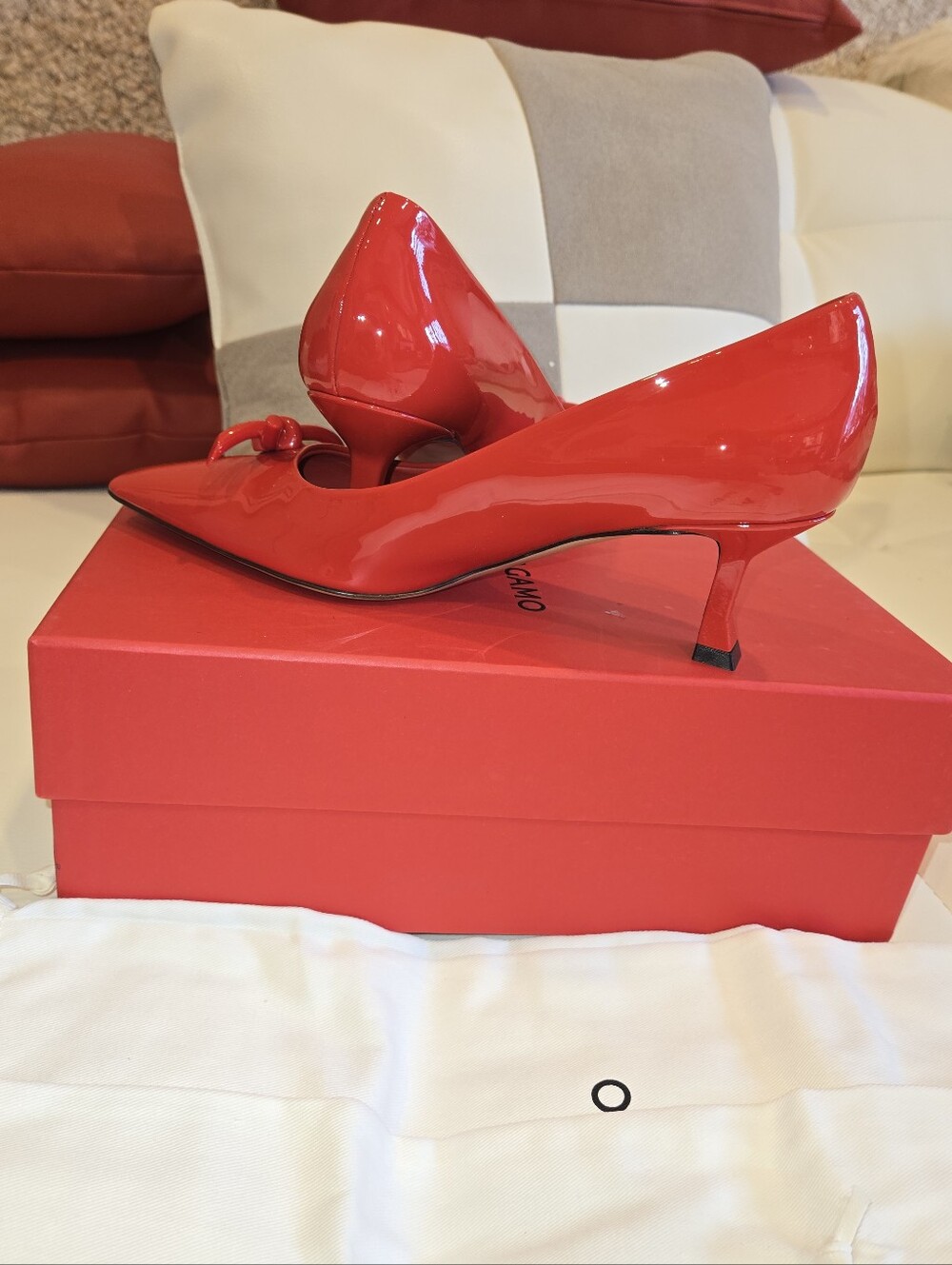 Salvatore FERRAGAMO Annie bow-embellished patent-leather pumps Sizes: 7 7.5C NWB